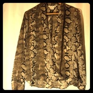 Snake 🐍 skin print blouse